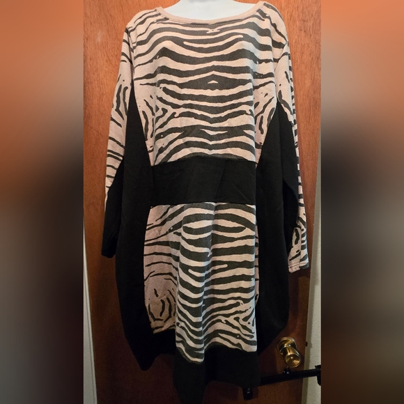 Carmakoma Black & Tan Zebra Print Sweatshirt Dress SzXL - Picture 2 of 9